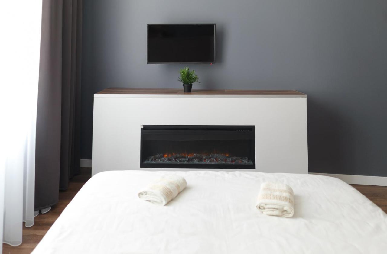 Exciting Apartment Lviv Fireplace Εξωτερικό φωτογραφία
